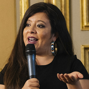 Mary González